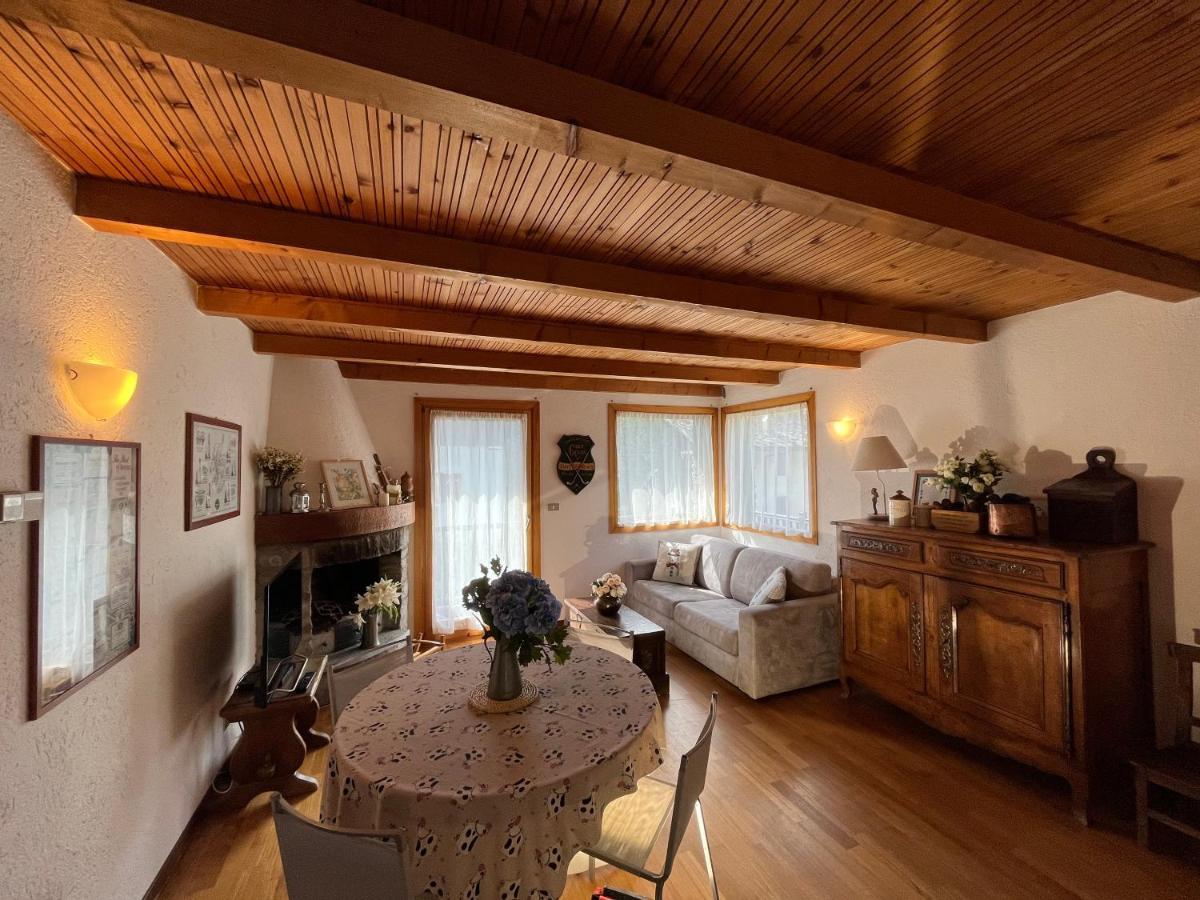 Chalet Blanc "Le Flocon" Курмайор Екстер'єр фото