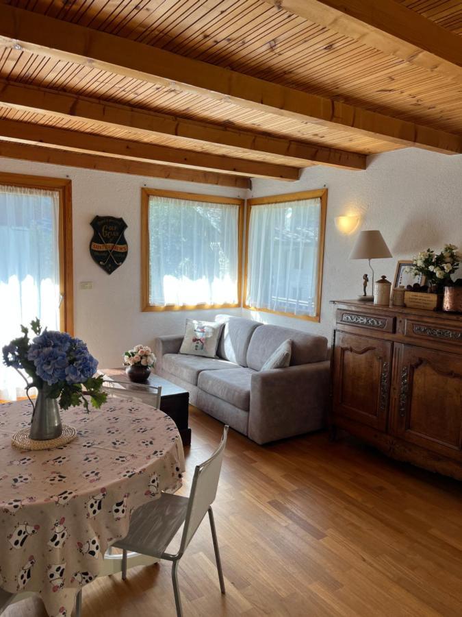 Chalet Blanc "Le Flocon" Курмайор Екстер'єр фото